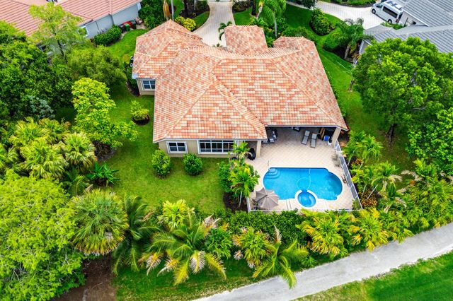 911 Forest Glen Lane, Wellington, FL 33414
