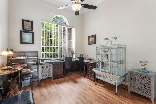 911 Forest Glen Lane, Wellington, FL 33414