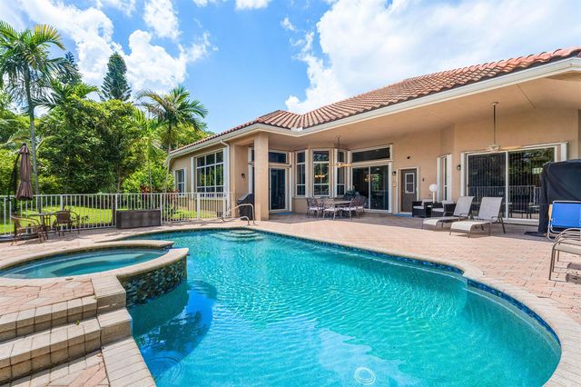 911 Forest Glen Lane, Wellington, FL 33414
