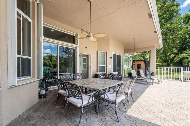 911 Forest Glen Lane, Wellington, FL 33414