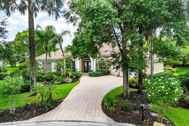 911 Forest Glen Lane, Wellington, FL 33414