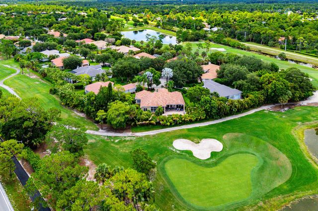 911 Forest Glen Lane, Wellington, FL 33414