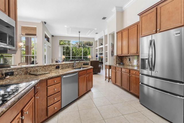 911 Forest Glen Lane, Wellington, FL 33414