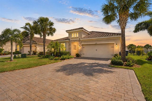 13212 SAW PALM CREEK TRAIL, Lakewood Ranch, FL 34211