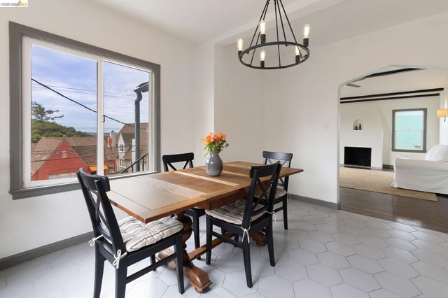 8342 Ney Avenue, Oakland, CA 94605