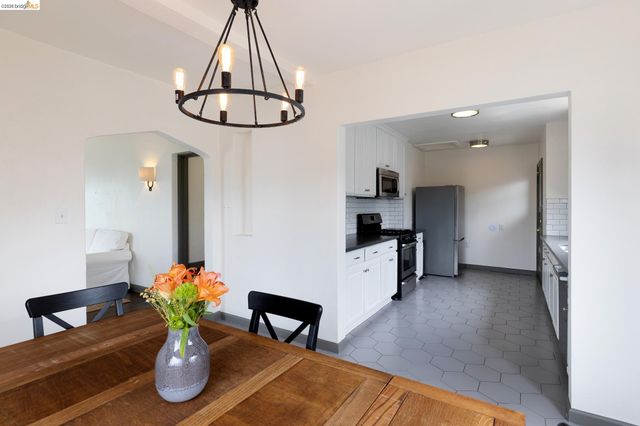 8342 Ney Avenue, Oakland, CA 94605