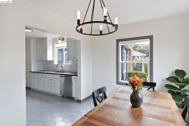 8342 Ney Avenue, Oakland, CA 94605