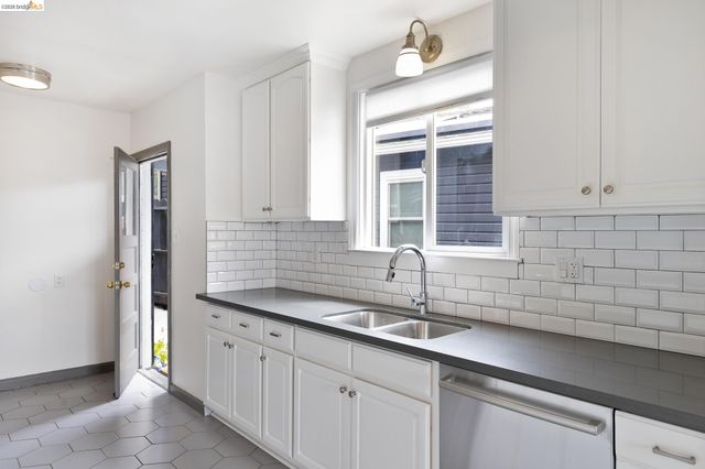 8342 Ney Avenue, Oakland, CA 94605