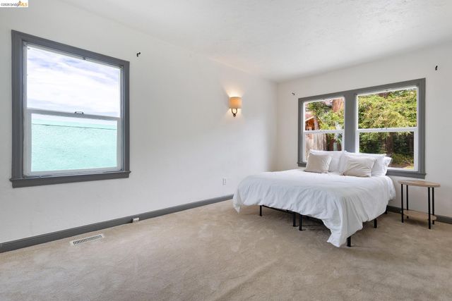 8342 Ney Avenue, Oakland, CA 94605