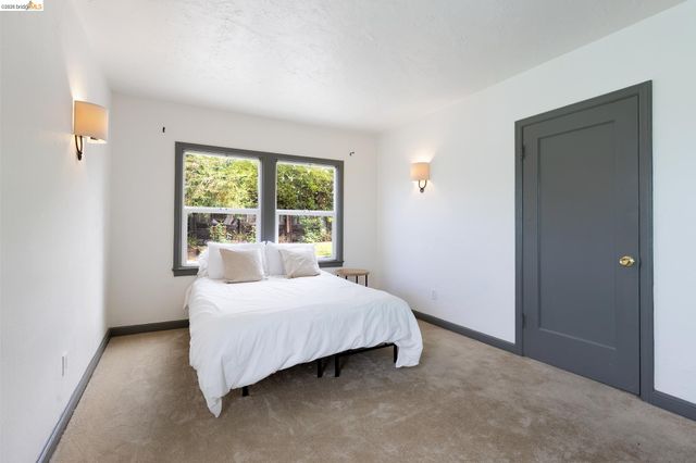 8342 Ney Avenue, Oakland, CA 94605