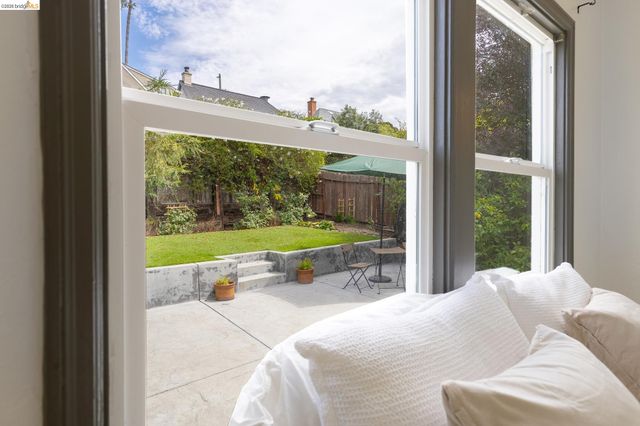 8342 Ney Avenue, Oakland, CA 94605