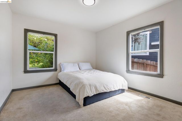 8342 Ney Avenue, Oakland, CA 94605