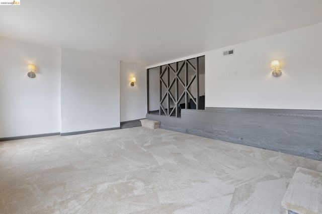 8342 Ney Avenue, Oakland, CA 94605