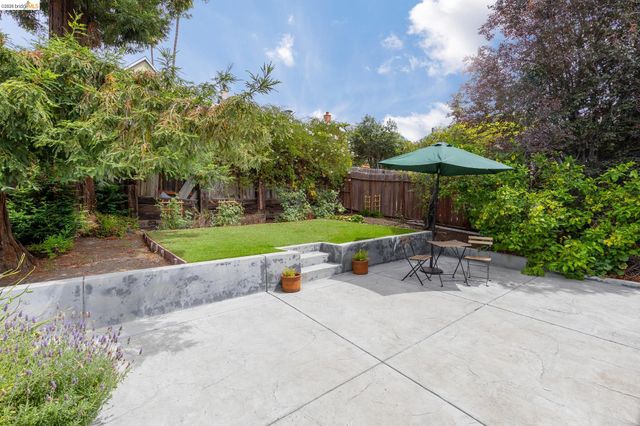 8342 Ney Avenue, Oakland, CA 94605