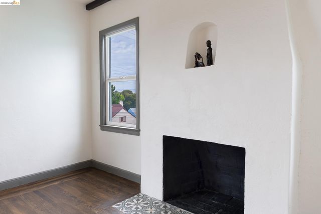 8342 Ney Avenue, Oakland, CA 94605