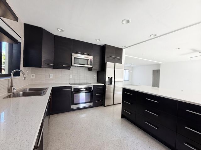 1717 NE 20th Avenue, Fort Lauderdale, FL 33305