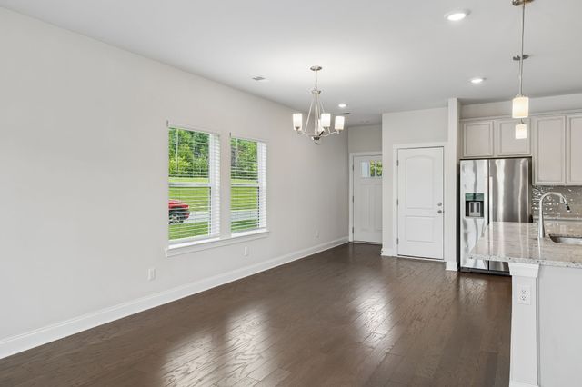 431 Palmetto Dr, Columbia, TN 38401