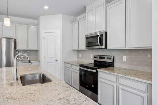 431 Palmetto Dr, Columbia, TN 38401