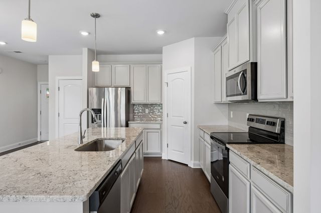 431 Palmetto Dr, Columbia, TN 38401
