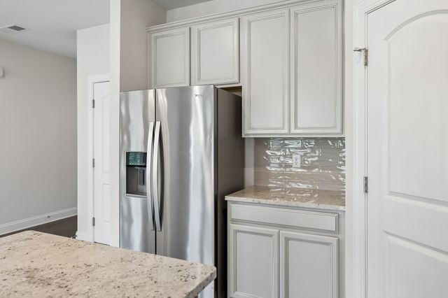 431 Palmetto Dr, Columbia, TN 38401