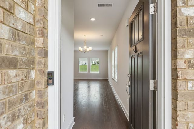 431 Palmetto Dr, Columbia, TN 38401