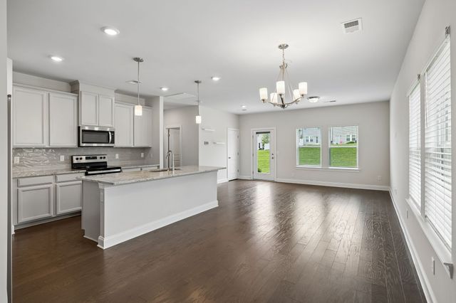 431 Palmetto Dr, Columbia, TN 38401