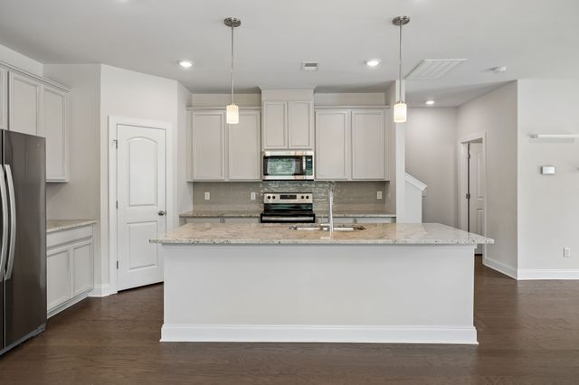 431 Palmetto Dr, Columbia, TN 38401