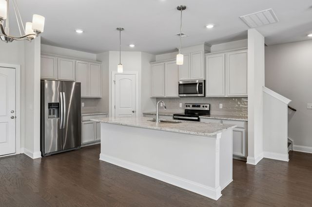 431 Palmetto Dr, Columbia, TN 38401