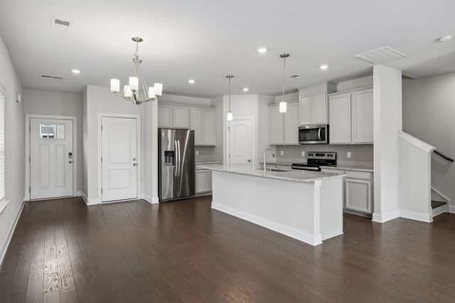 431 Palmetto Dr, Columbia, TN 38401