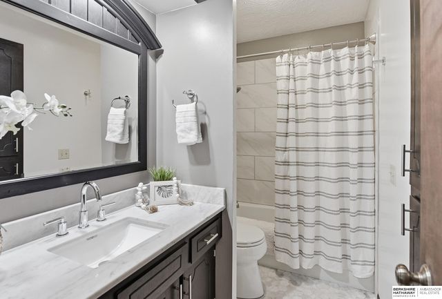 907 Wolf Lane, Bellevue, NE 68005