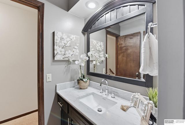 907 Wolf Lane, Bellevue, NE 68005
