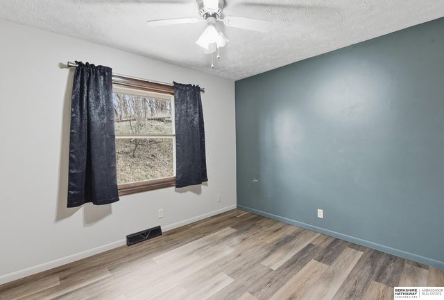 907 Wolf Lane, Bellevue, NE 68005