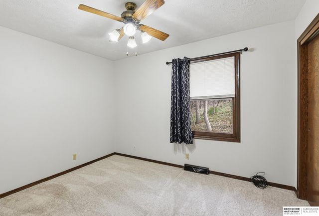 907 Wolf Lane, Bellevue, NE 68005