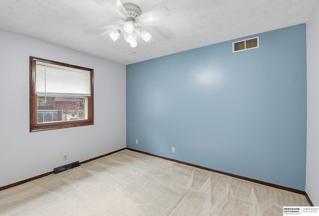 907 Wolf Lane, Bellevue, NE 68005
