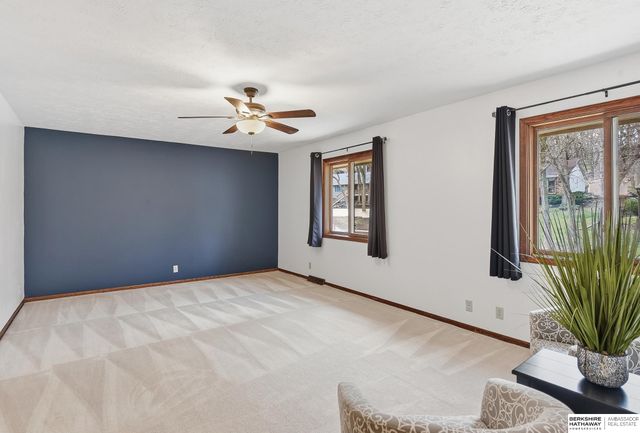 907 Wolf Lane, Bellevue, NE 68005
