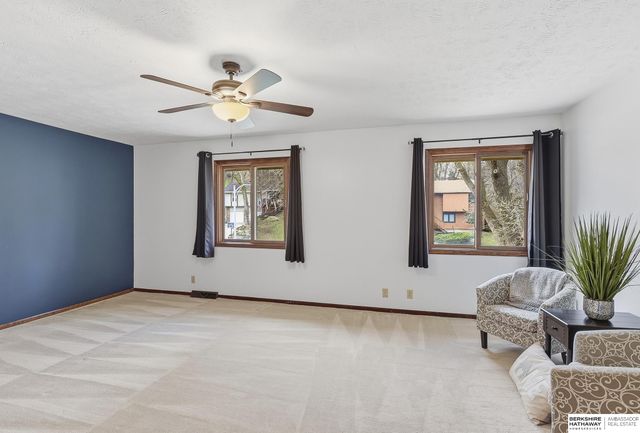 907 Wolf Lane, Bellevue, NE 68005