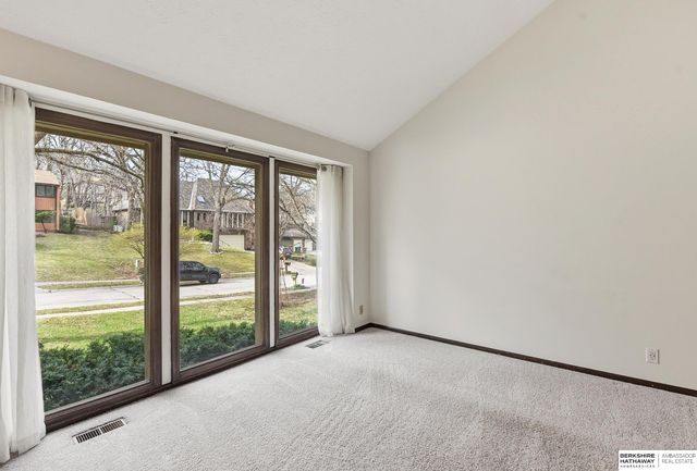 907 Wolf Lane, Bellevue, NE 68005