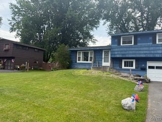 13 Ilex Lane, Clay, NY 13090