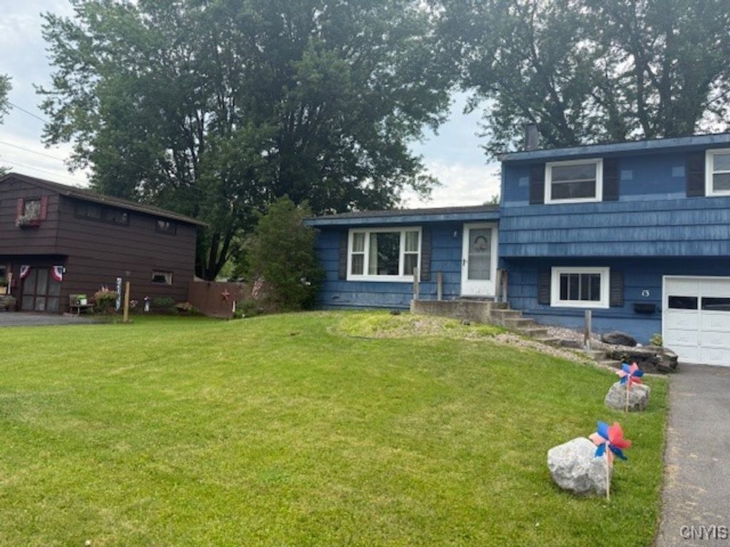 13 Ilex Lane, Clay, NY 13090