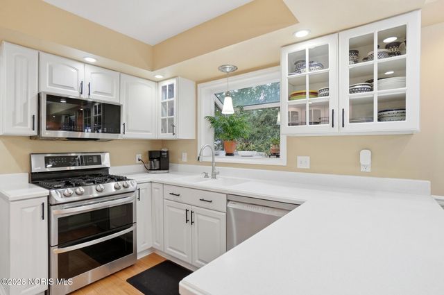 6854 Williamsburg Drive, Sylvania, OH 43560