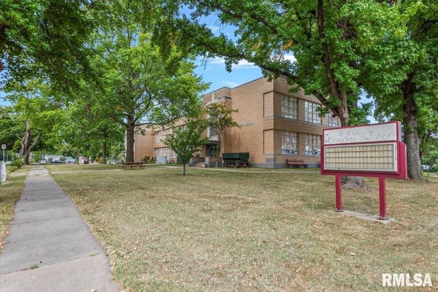 352 FRANKLIN Street, Jacksonville, IL 62650