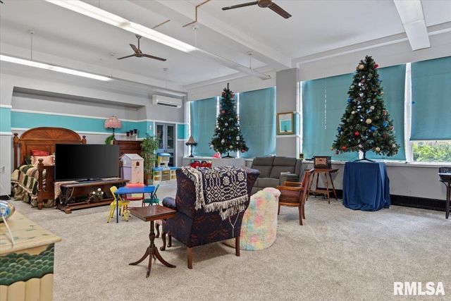 352 FRANKLIN Street, Jacksonville, IL 62650