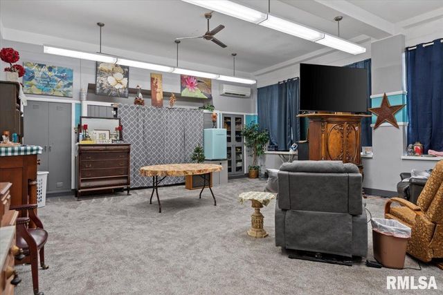 352 FRANKLIN Street, Jacksonville, IL 62650