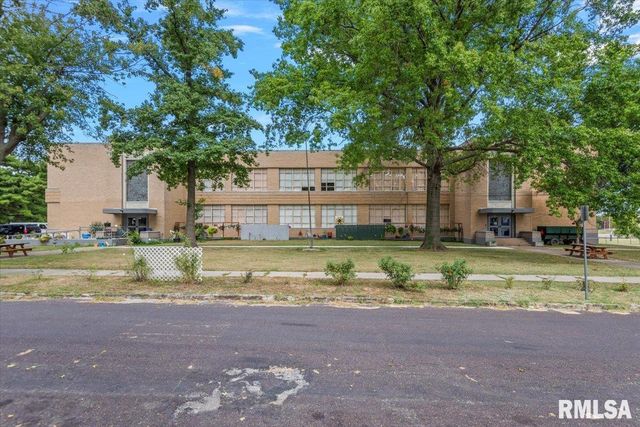 352 FRANKLIN Street, Jacksonville, IL 62650