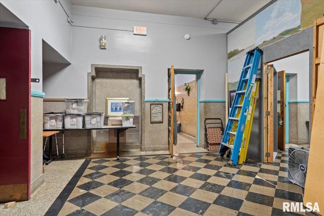 352 FRANKLIN Street, Jacksonville, IL 62650