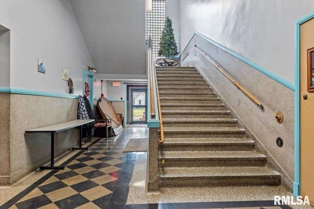 352 FRANKLIN Street, Jacksonville, IL 62650