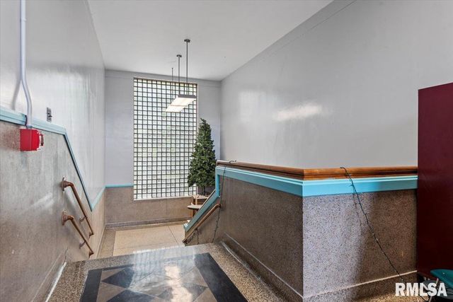 352 FRANKLIN Street, Jacksonville, IL 62650