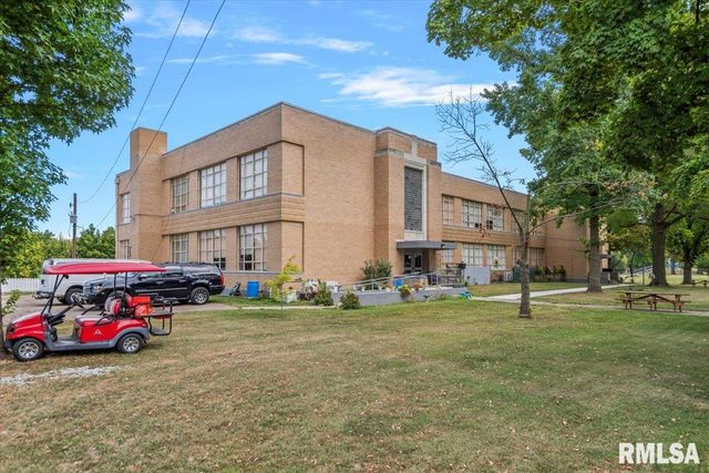 352 FRANKLIN Street, Jacksonville, IL 62650