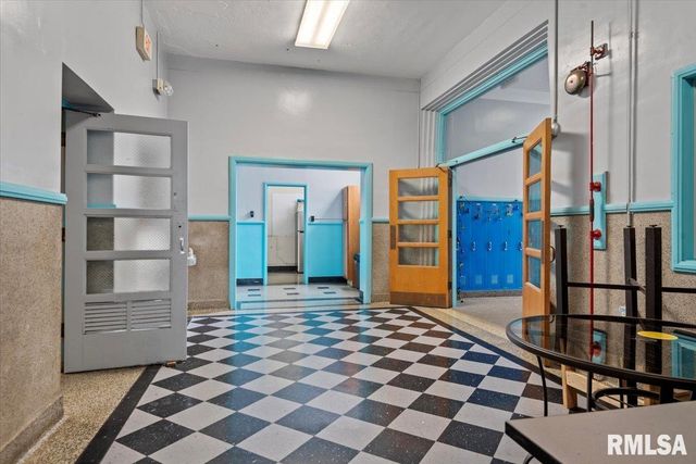 352 FRANKLIN Street, Jacksonville, IL 62650