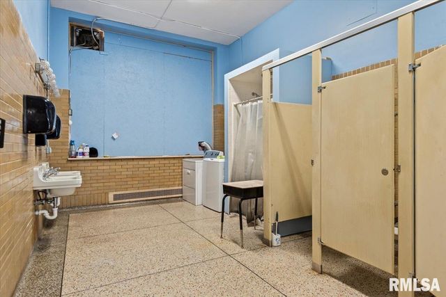 352 FRANKLIN Street, Jacksonville, IL 62650